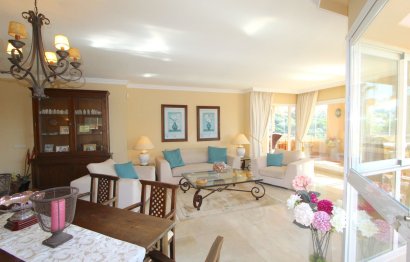 Resale - Apartment - Middle Floor Apartment - Marbella - Elviria