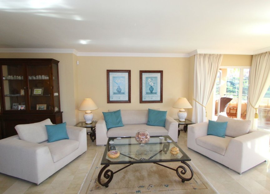Resale - Apartment - Middle Floor Apartment - Marbella - Elviria