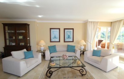Resale - Apartment - Middle Floor Apartment - Marbella - Elviria