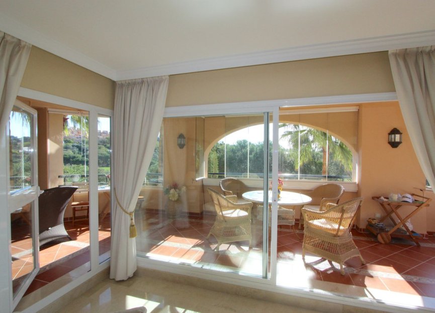 Resale - Apartment - Middle Floor Apartment - Marbella - Elviria