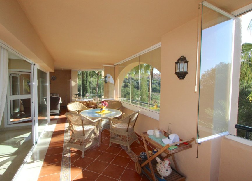 Resale - Apartment - Middle Floor Apartment - Marbella - Elviria