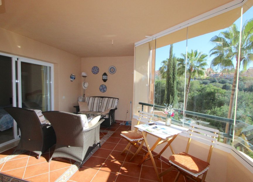 Resale - Apartment - Middle Floor Apartment - Marbella - Elviria
