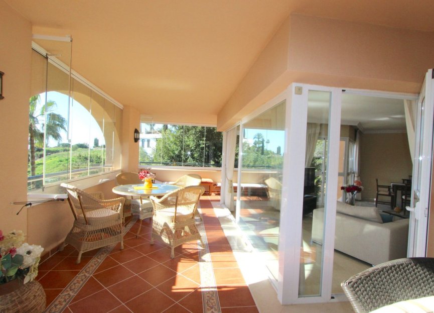 Resale - Apartment - Middle Floor Apartment - Marbella - Elviria