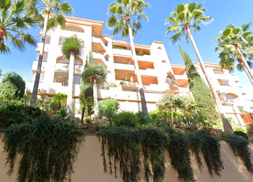 Resale - Apartment - Middle Floor Apartment - Marbella - Elviria