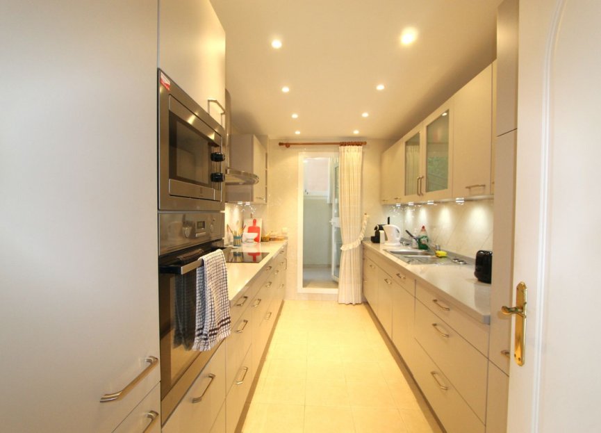 Resale - Apartment - Middle Floor Apartment - Marbella - Elviria