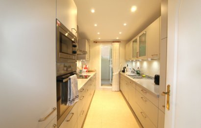 Resale - Apartment - Middle Floor Apartment - Marbella - Elviria