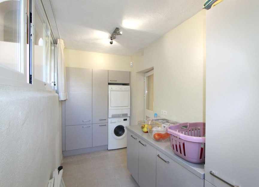 Resale - Apartment - Middle Floor Apartment - Marbella - Elviria