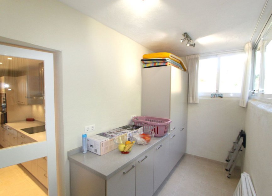 Resale - Apartment - Middle Floor Apartment - Marbella - Elviria