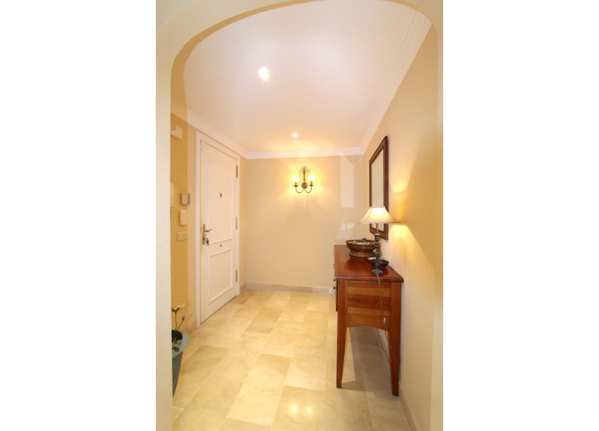 Resale - Apartment - Middle Floor Apartment - Marbella - Elviria