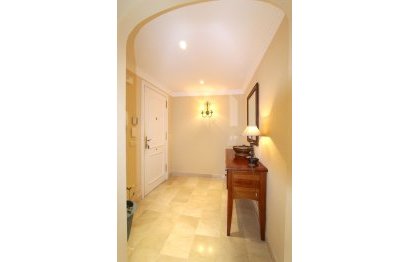 Resale - Apartment - Middle Floor Apartment - Marbella - Elviria