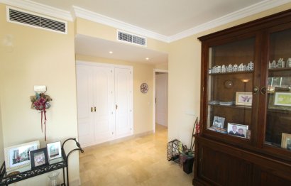 Resale - Apartment - Middle Floor Apartment - Marbella - Elviria