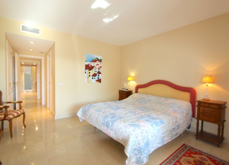 Resale - Apartment - Middle Floor Apartment - Marbella - Elviria