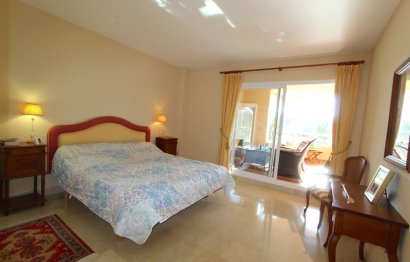 Resale - Apartment - Middle Floor Apartment - Marbella - Elviria