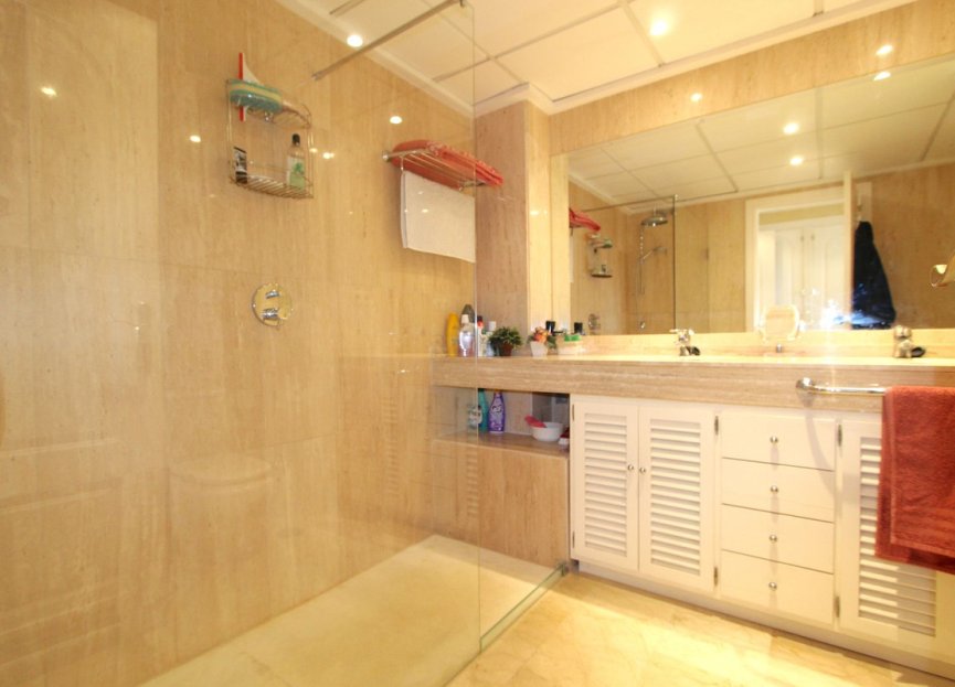 Resale - Apartment - Middle Floor Apartment - Marbella - Elviria