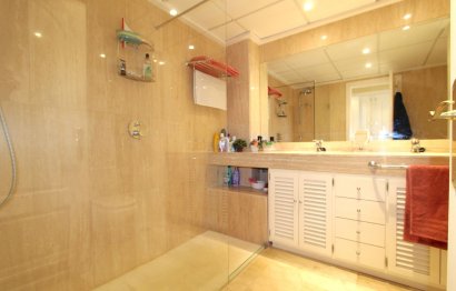 Resale - Apartment - Middle Floor Apartment - Marbella - Elviria