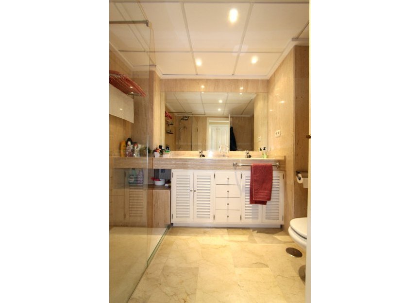 Resale - Apartment - Middle Floor Apartment - Marbella - Elviria