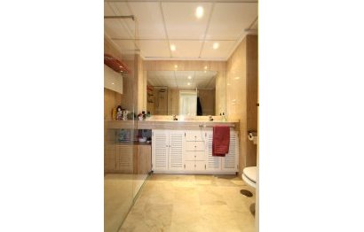 Resale - Apartment - Middle Floor Apartment - Marbella - Elviria