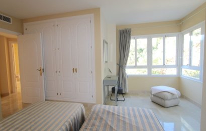 Resale - Apartment - Middle Floor Apartment - Marbella - Elviria