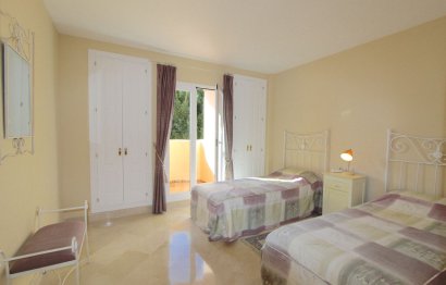 Resale - Apartment - Middle Floor Apartment - Marbella - Elviria