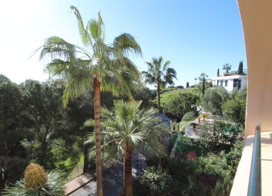Resale - Apartment - Middle Floor Apartment - Marbella - Elviria