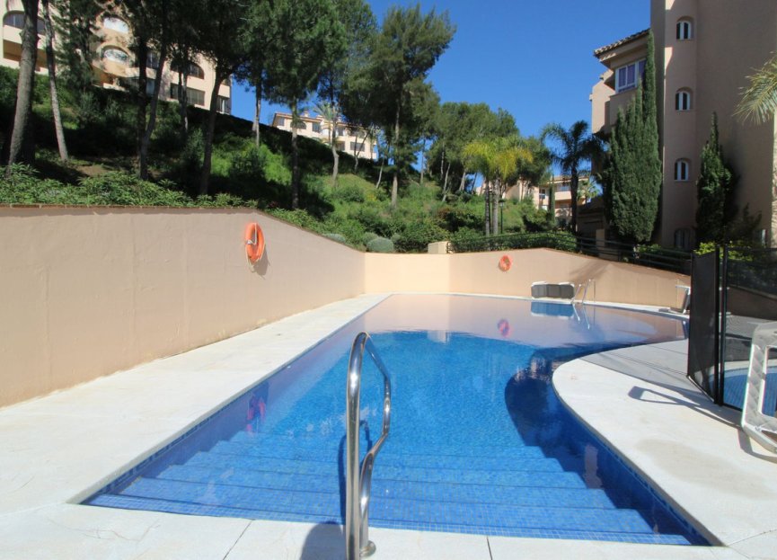 Resale - Apartment - Middle Floor Apartment - Marbella - Elviria