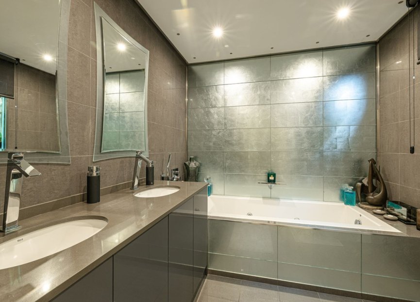 Resale - Ground floor apartment - Marbella - Nueva Andalucia