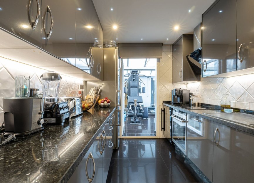 Resale - Ground floor apartment - Marbella - Nueva Andalucia