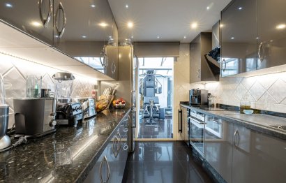 Resale - Ground floor apartment - Marbella - Nueva Andalucia