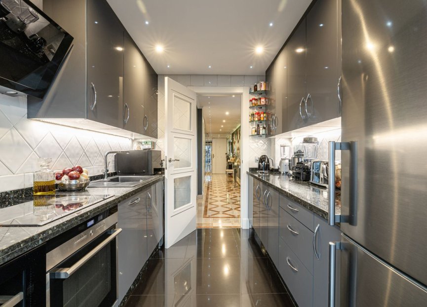 Resale - Ground floor apartment - Marbella - Nueva Andalucia