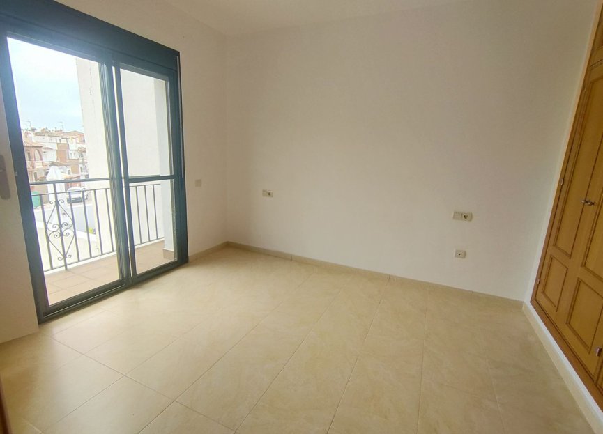 Resale - House - Semi-Detached House - Estepona - Cancelada