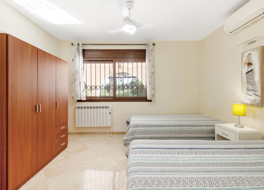 Resale - House - Detached Villa - Estepona - Atalaya