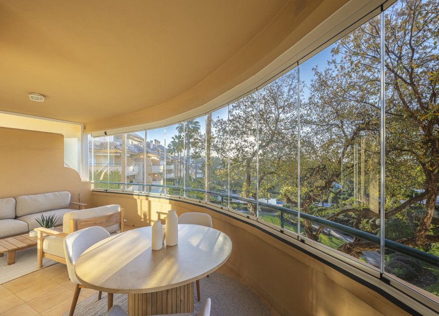 Resale - Apartment - Middle Floor Apartment - Marbella - Elviria