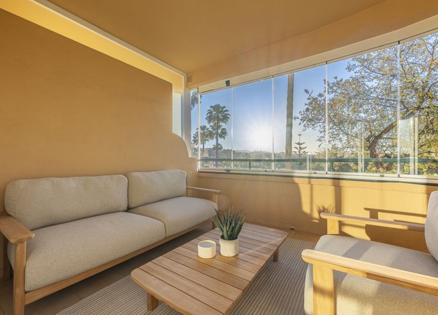 Resale - Apartment - Middle Floor Apartment - Marbella - Elviria