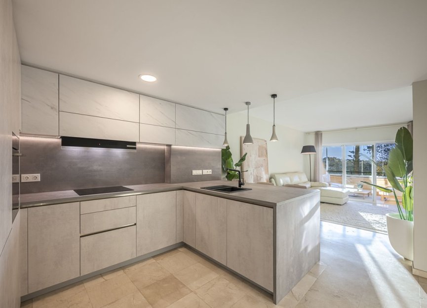 Resale - Apartment - Middle Floor Apartment - Marbella - Elviria