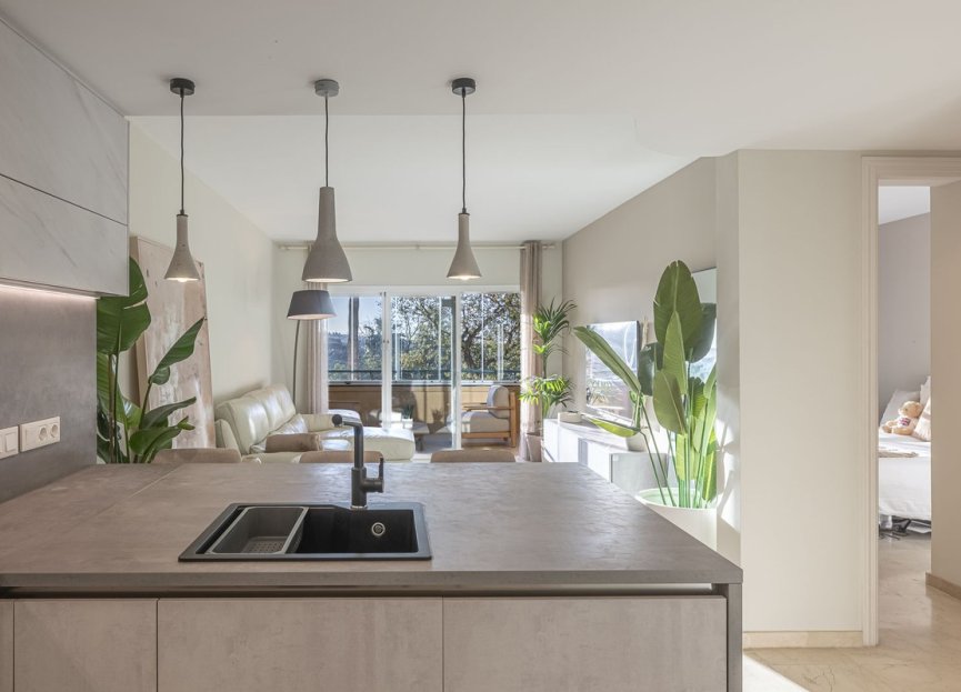 Resale - Apartment - Middle Floor Apartment - Marbella - Elviria