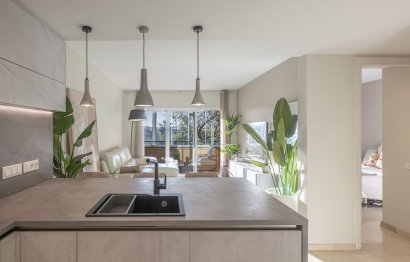 Resale - Apartment - Middle Floor Apartment - Marbella - Elviria