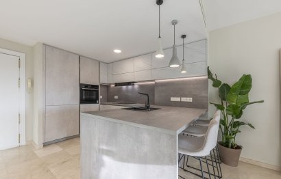 Resale - Apartment - Middle Floor Apartment - Marbella - Elviria