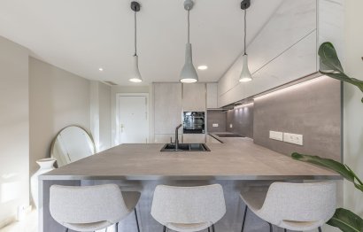 Resale - Apartment - Middle Floor Apartment - Marbella - Elviria