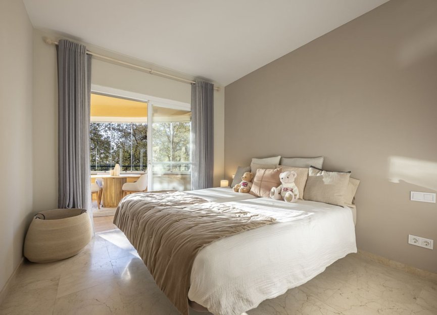 Resale - Apartment - Middle Floor Apartment - Marbella - Elviria