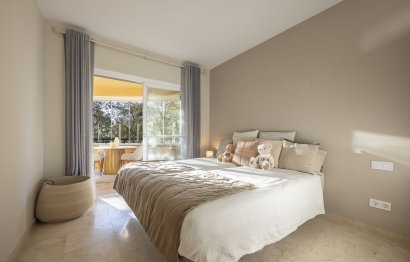 Resale - Apartment - Middle Floor Apartment - Marbella - Elviria