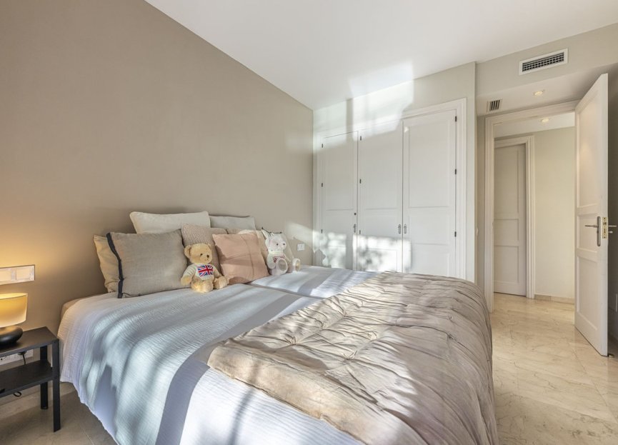 Resale - Apartment - Middle Floor Apartment - Marbella - Elviria