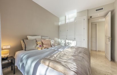 Resale - Apartment - Middle Floor Apartment - Marbella - Elviria