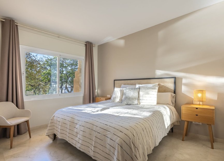 Resale - Apartment - Middle Floor Apartment - Marbella - Elviria