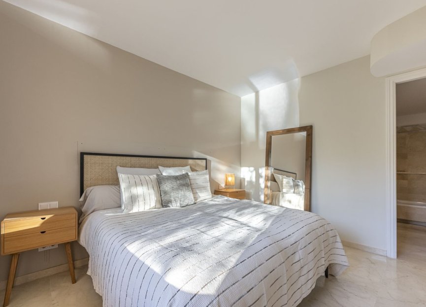 Resale - Apartment - Middle Floor Apartment - Marbella - Elviria