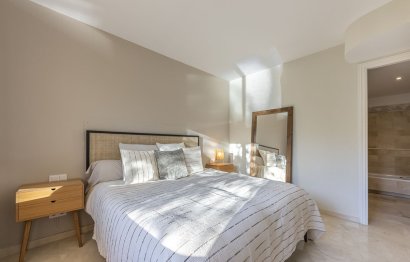 Resale - Apartment - Middle Floor Apartment - Marbella - Elviria