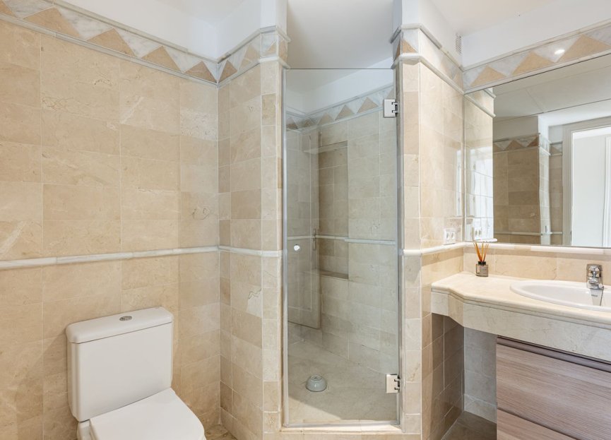 Resale - Apartment - Middle Floor Apartment - Marbella - Elviria