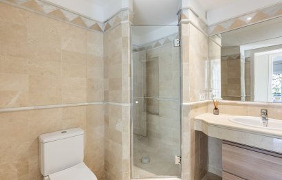 Resale - Apartment - Middle Floor Apartment - Marbella - Elviria