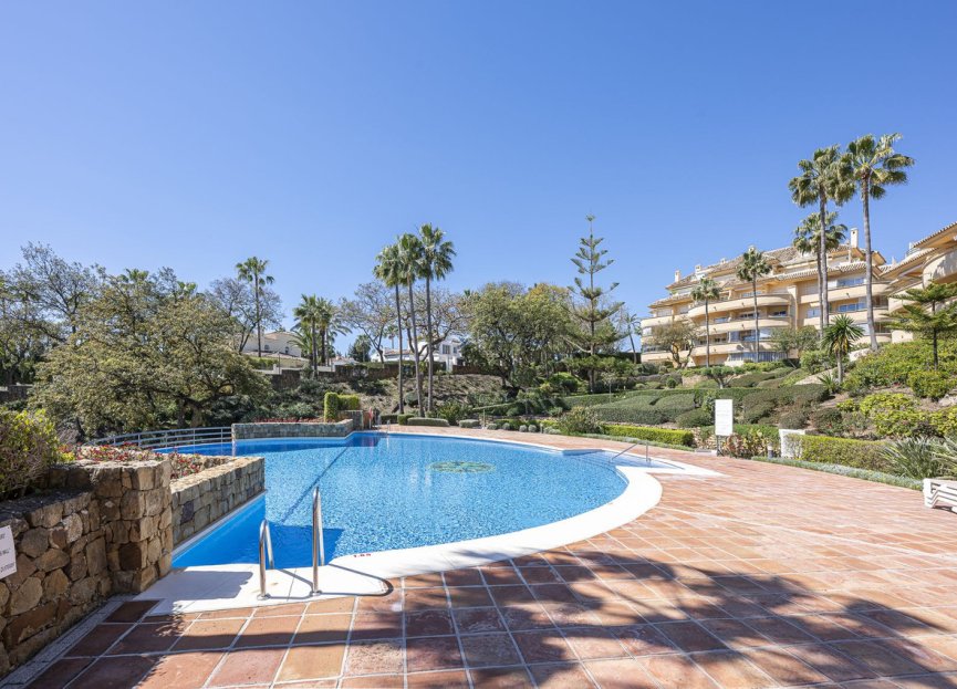 Resale - Apartment - Middle Floor Apartment - Marbella - Elviria