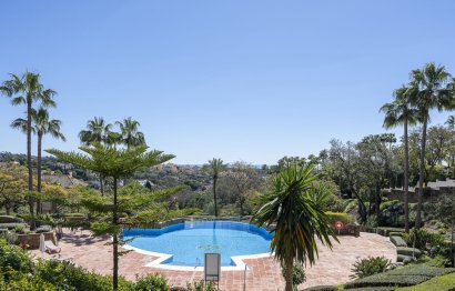 Resale - Apartment - Middle Floor Apartment - Marbella - Elviria