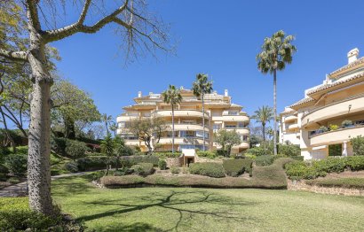 Resale - Apartment - Middle Floor Apartment - Marbella - Elviria